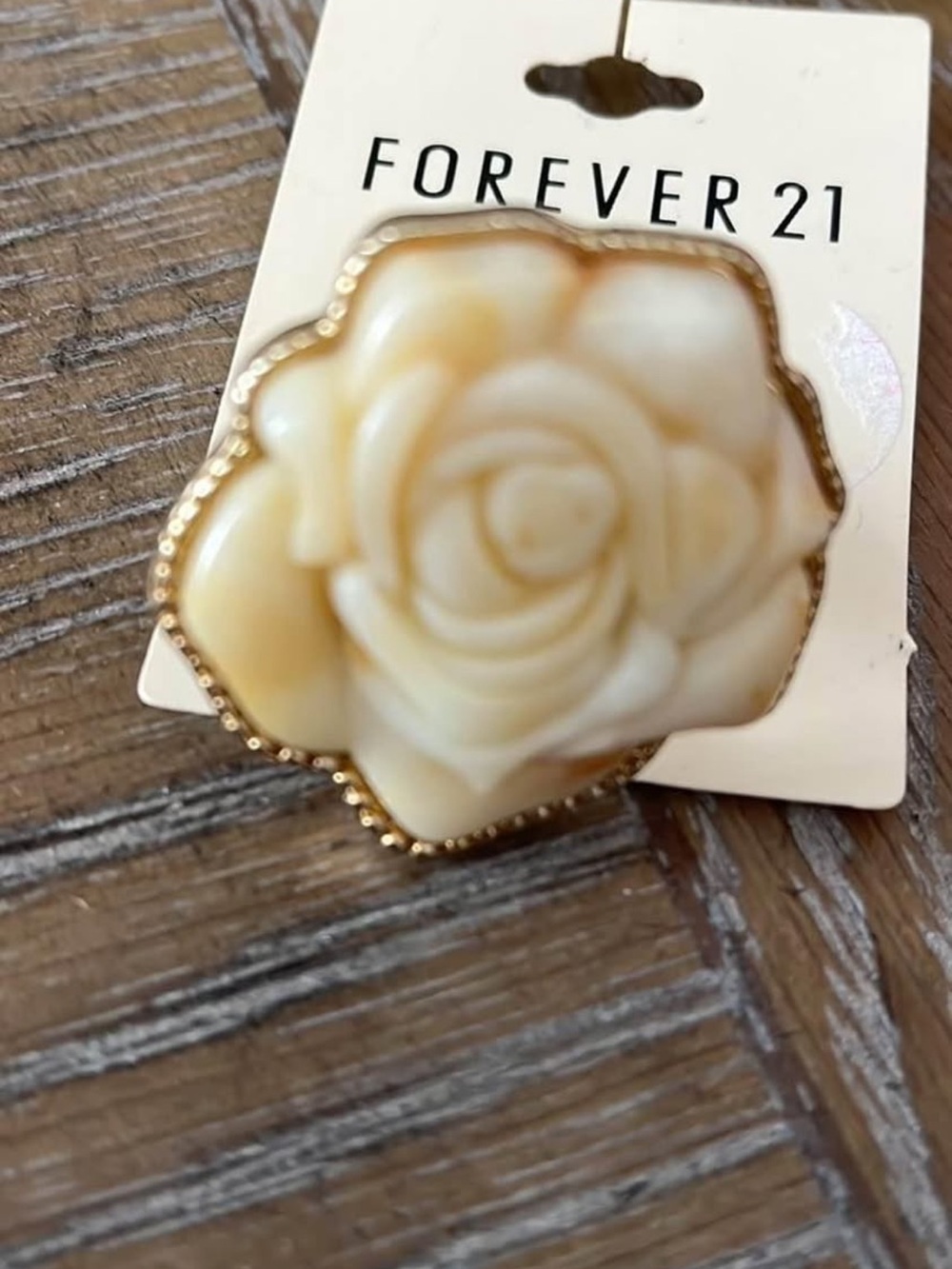 Forever 21 Gold-Trim Cream Floral Ring